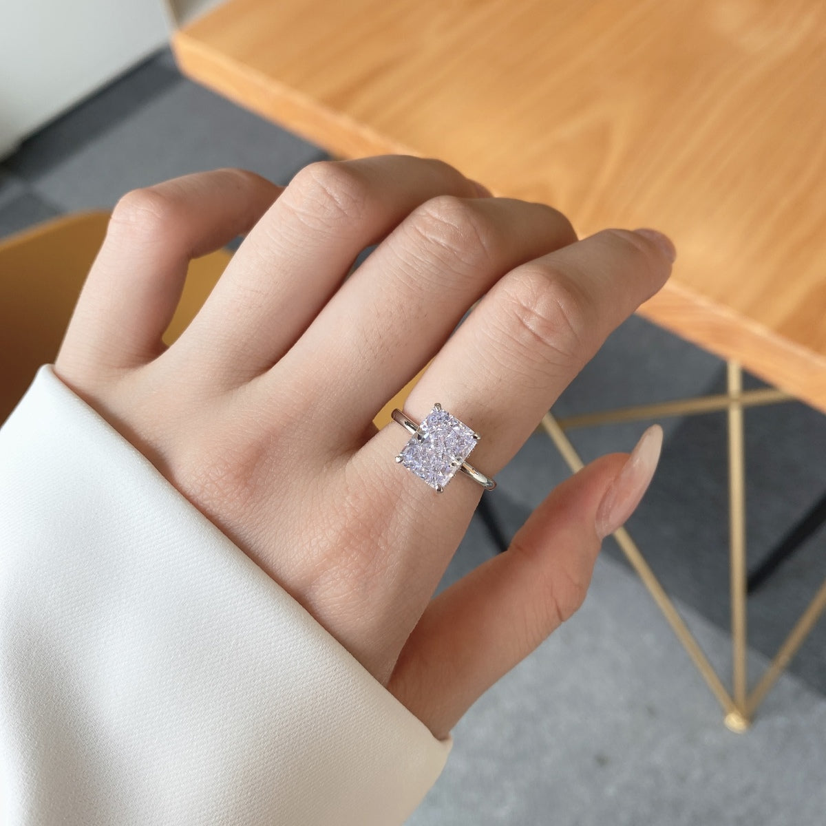 [AURORA]4.0 Carat Ornate Enchanting Radiand Cut Banquet Ring