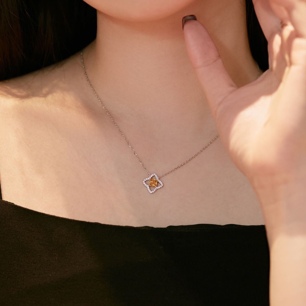 [AURORA]Exquisite Flower Shape Princess Cut Necklace