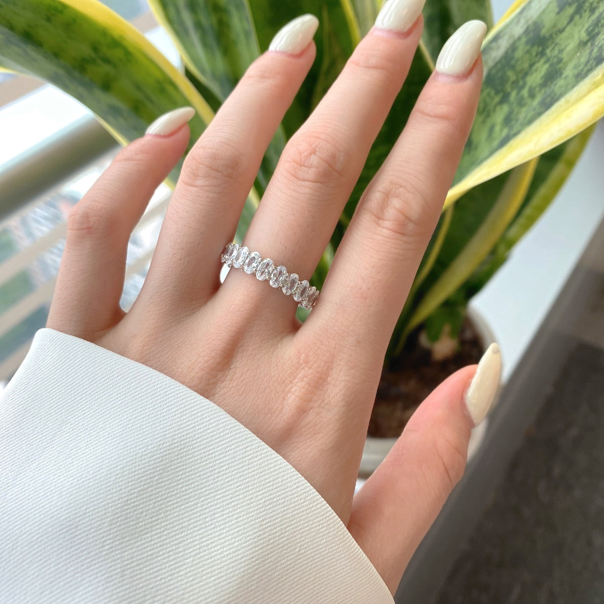 [AURORA]Ornate Oval Cut Tennis Ring