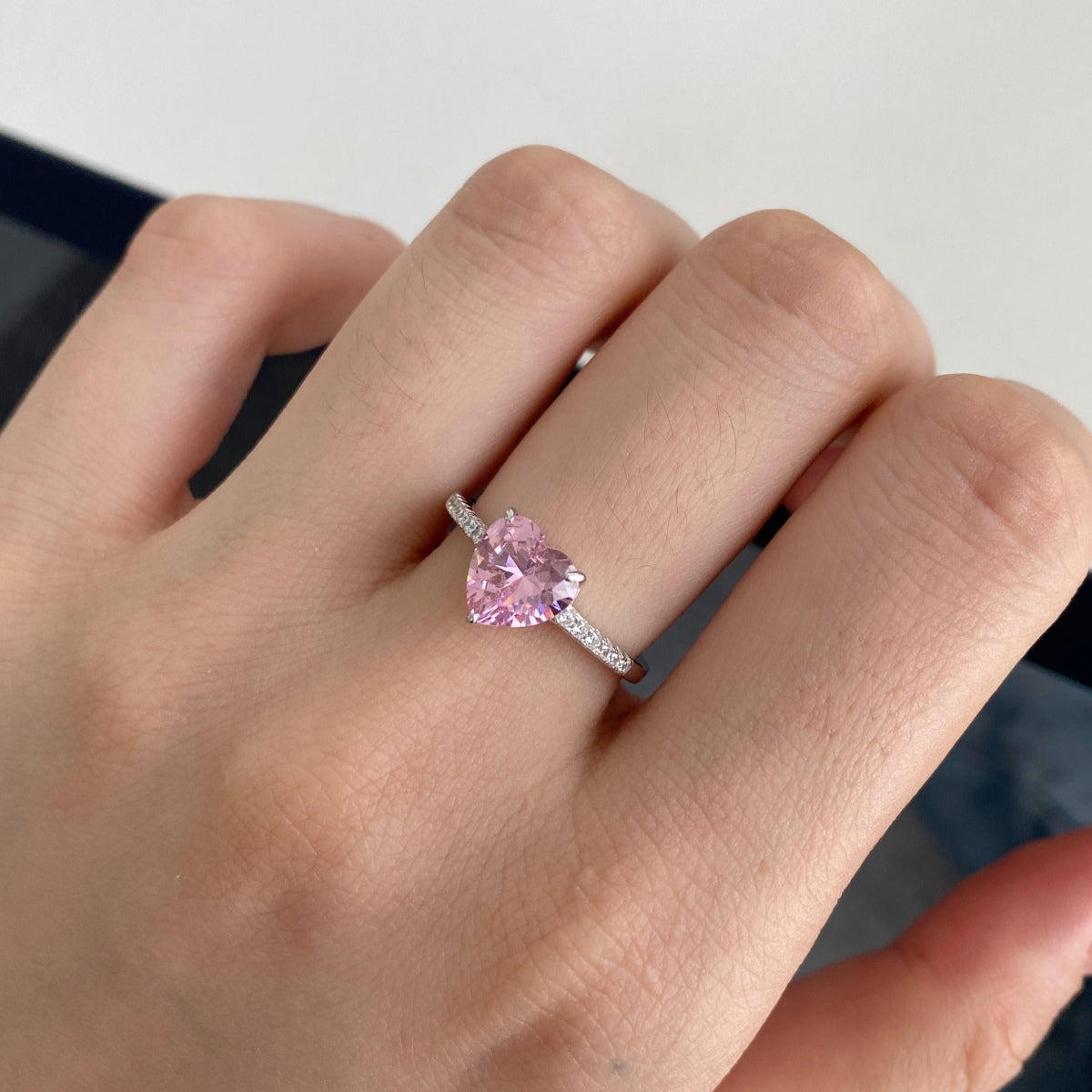 [AURORA]2.0 Carat Dazzling Lustrous Heart Cut Lover Ring