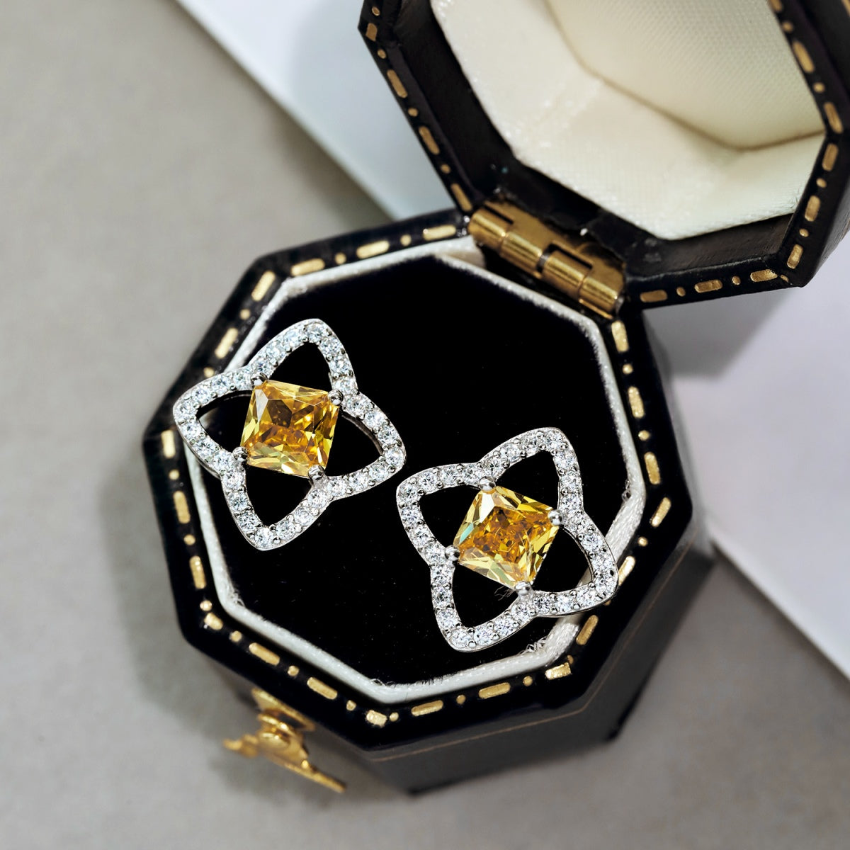 [AURORA]Elegant Star Shape Princess Cut Daily Earrings