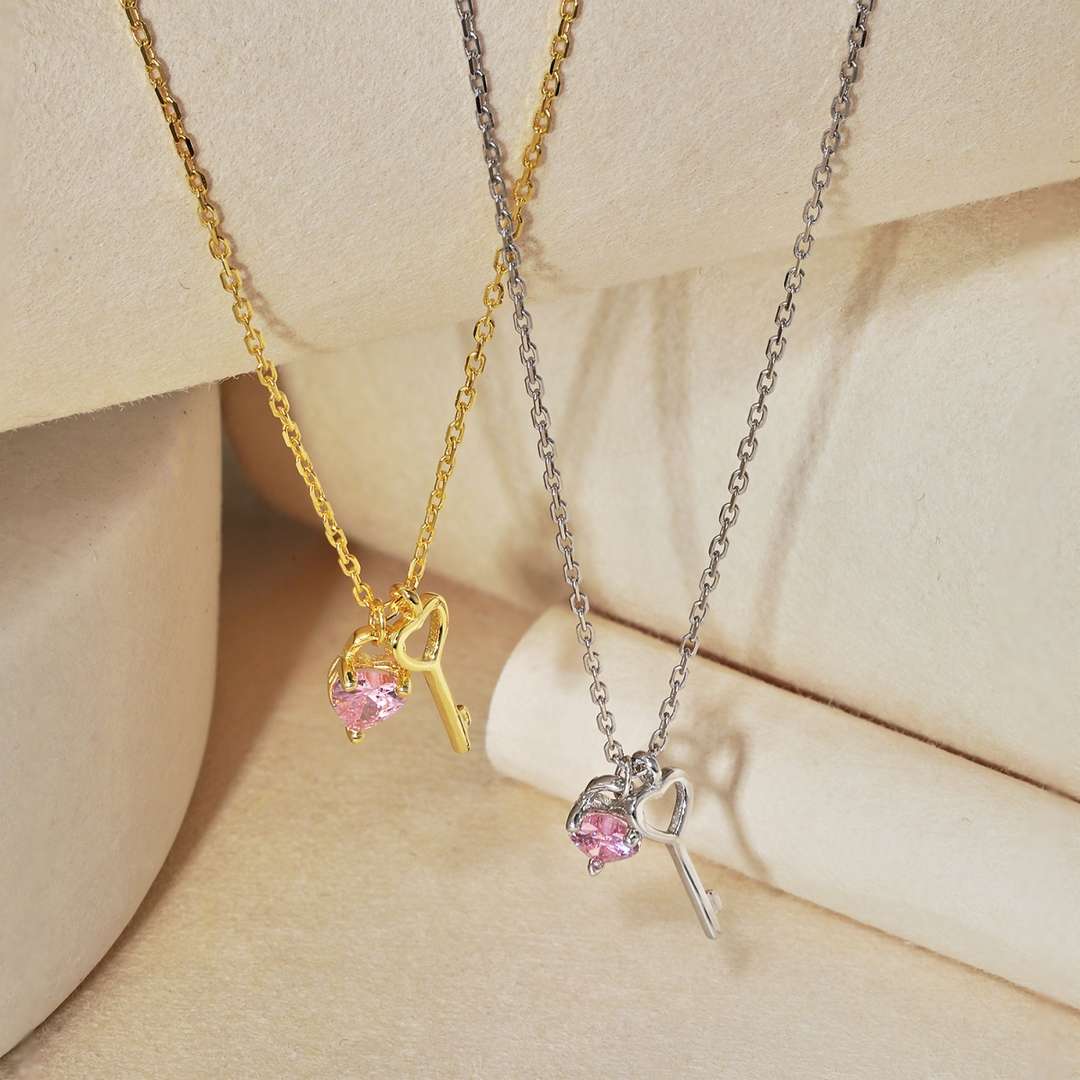 [AURORA]Unique Heart Shape Key Pendent Necklace