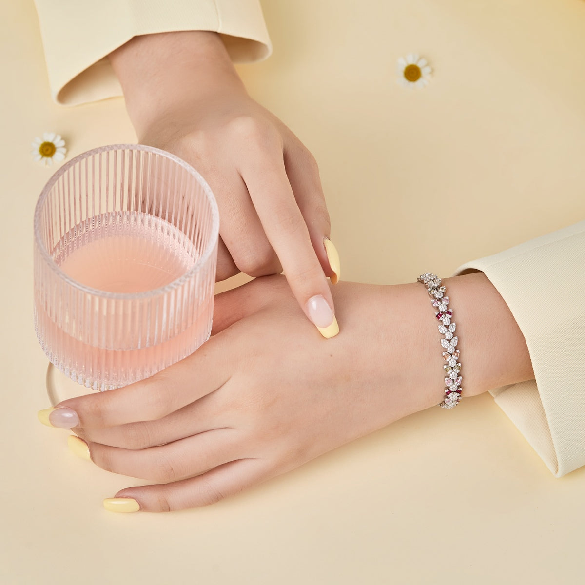 [AURORA]Dainty Exquisite Flower Shape Daily Bracelet