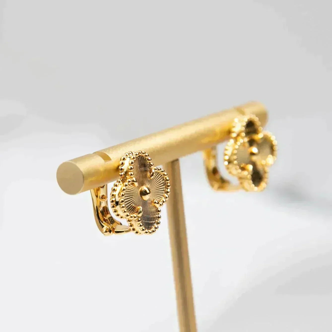 [AURORA]CLOVER MEDIUM 1 MOTIFS LASER EARRINGS