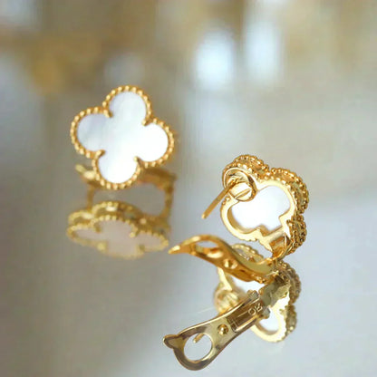 [AURORA]CLOVER MEDIUM 1 MOTIFS  WHITE MOP STUD EARRINGS
