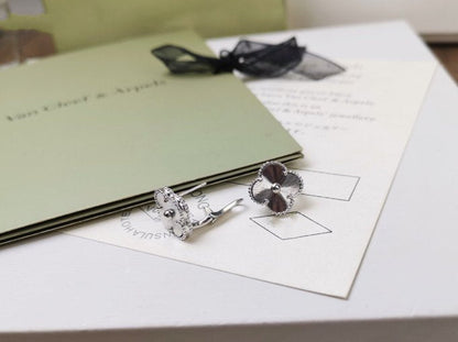 [AURORA]CLOVER MEDIUM STUD EARRINGS
