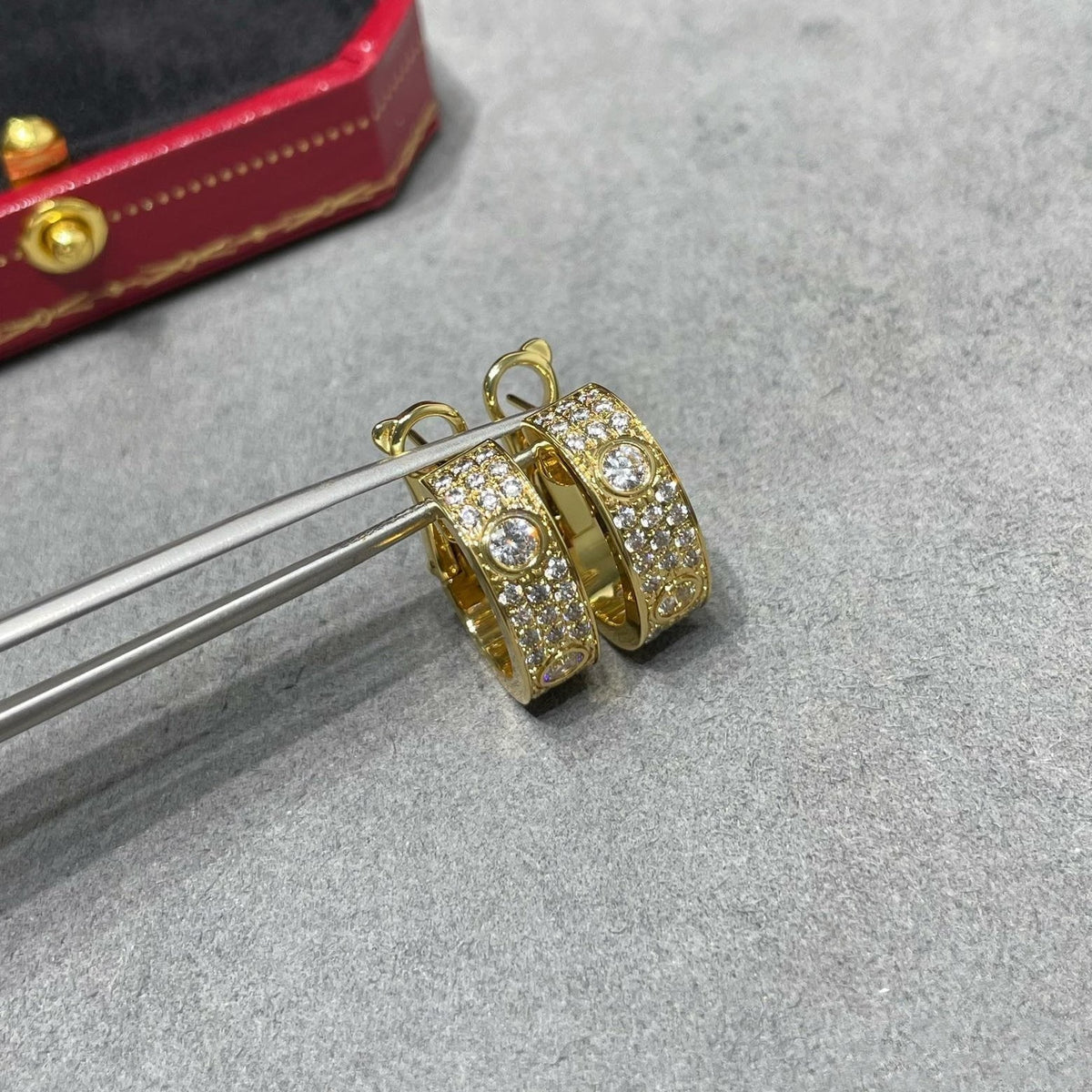 [AURORA]LOVE 5.5MM DIAMOND PAVED EARRINGS