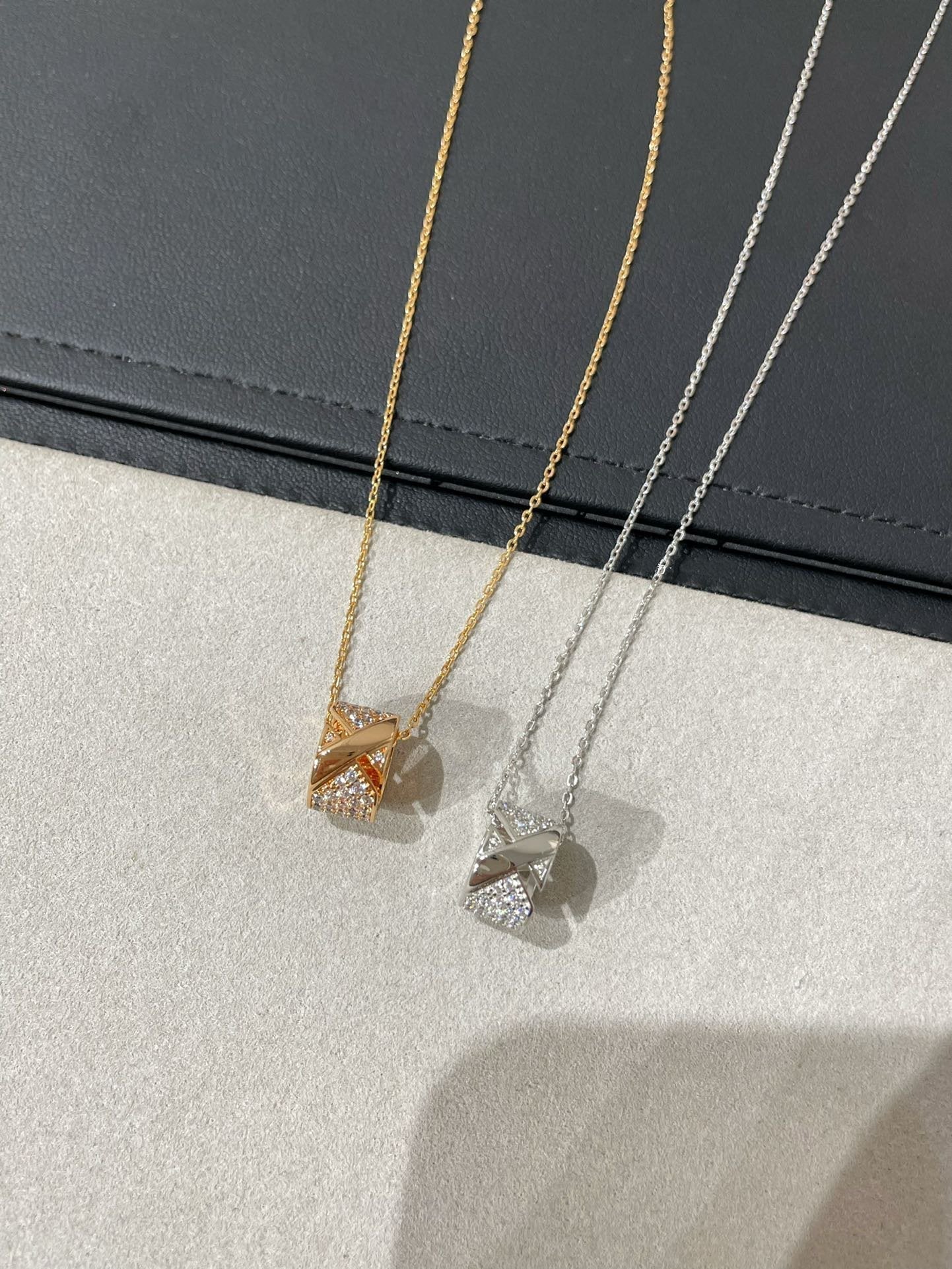 [AURORA]LIENS EVIDENCE DIAMOND PAVED NECKLACE