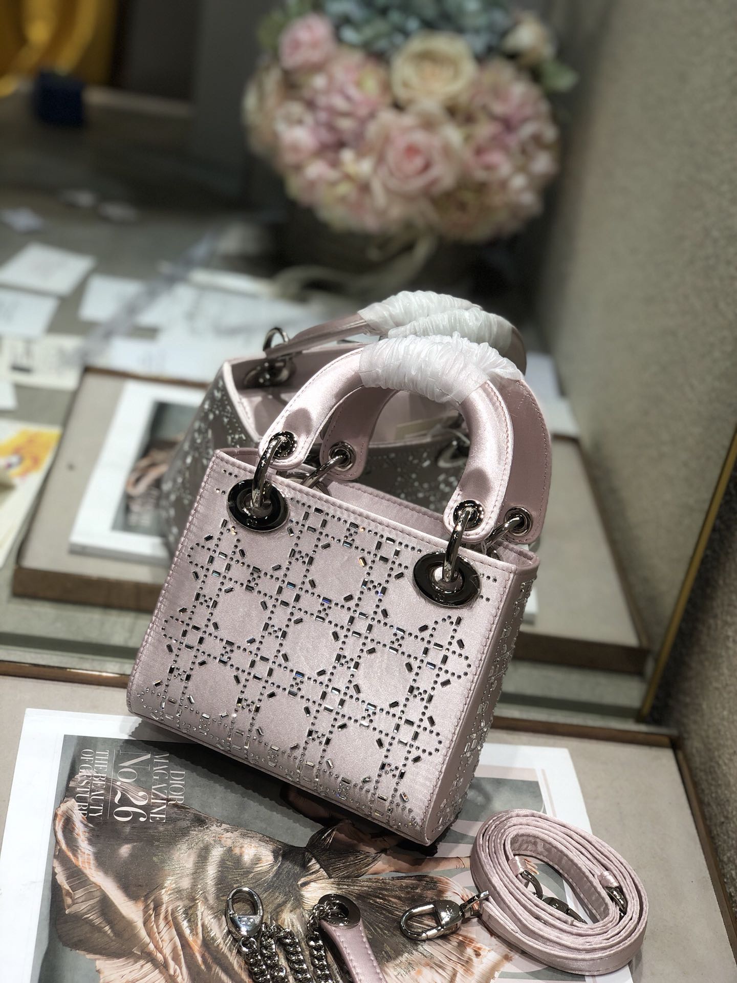 LADY 24 HANDBAG EMBOSSED DIAMOND IN SILVER CALFSKIN
