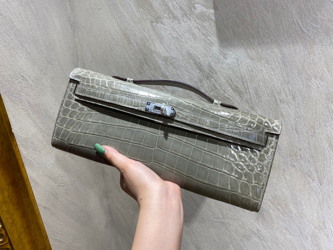 KELLY CUT 31 IN ASH GRAY SHINNY ALLIGATOR LEATHER WITH SILVER HARDWARE (MADE-TO-ODER)