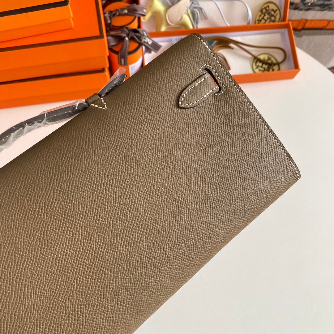 KELLY CUT 31 IN MOCHA BROWN CALFSKIN WITH GOLD HARDWARE