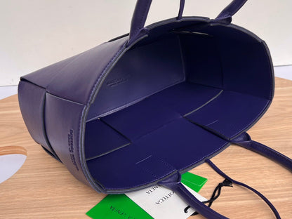 SMALL ARCO TOTE 30 IN EAST BAY PURPLE LAMBSKIN