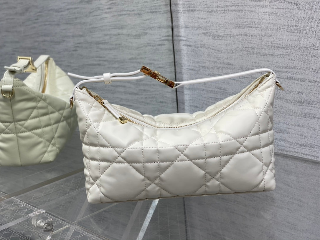 TRAVEL NOMAD POUCH 22 IN WHITE MACROCANNAGE LAMBSKIN GOLD HARDWARE