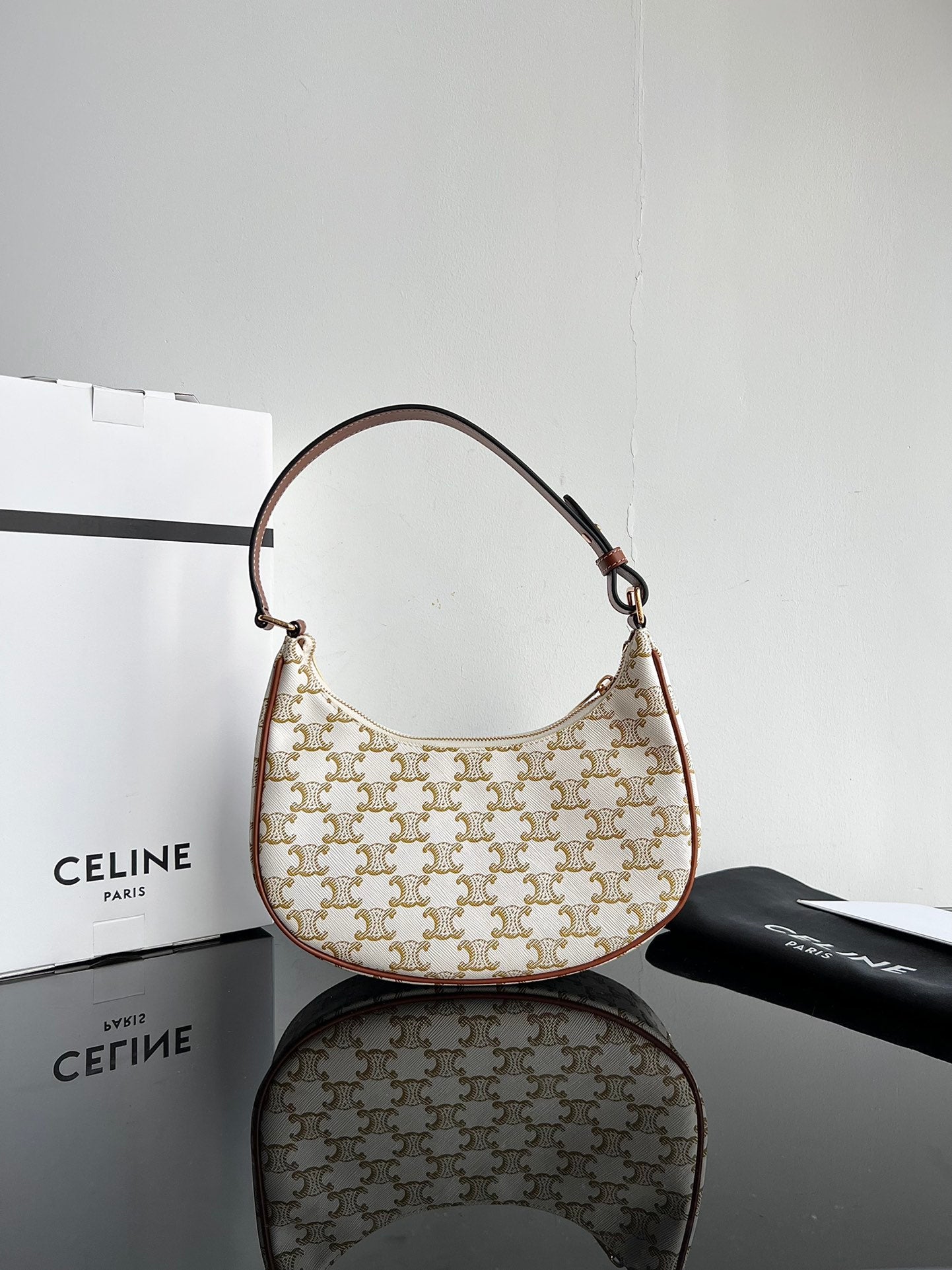 TRIOMPHE 23 COWHIDE WHITE CARO