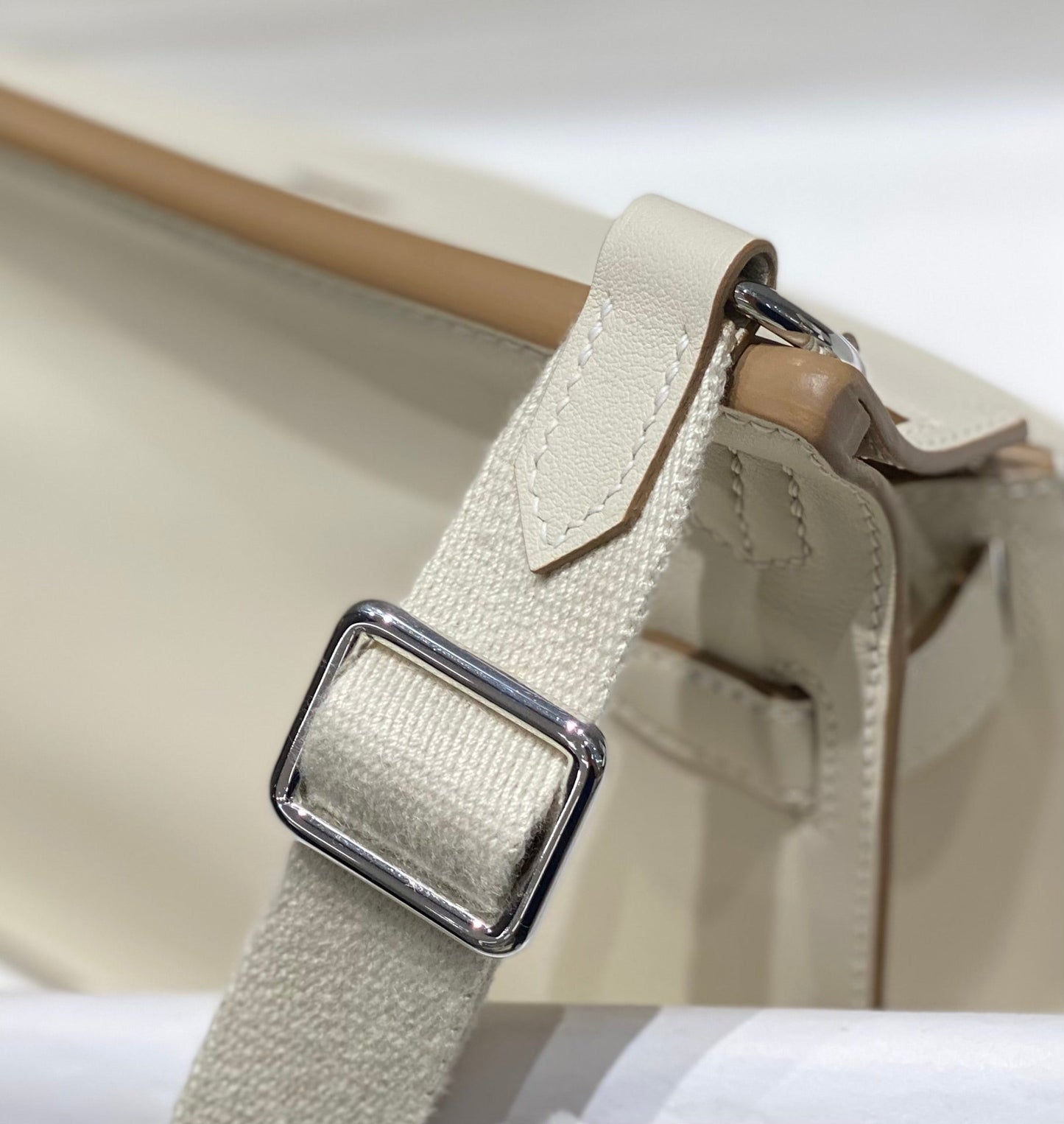 HM JYPSIERE SHOULDER BAG 23 IN BEIGE CALFSKIN SILVER HARDWARE
