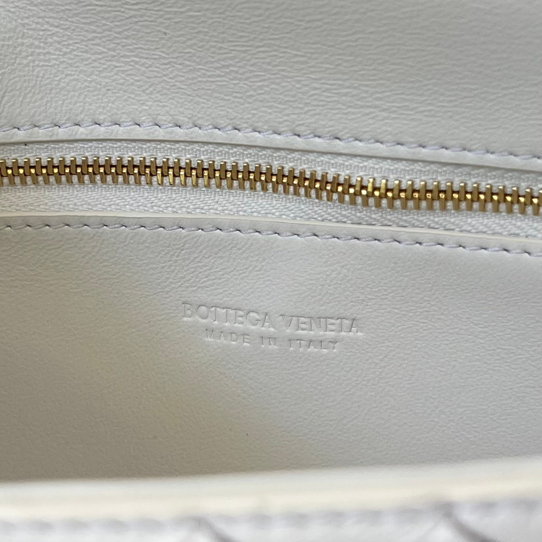 ANDIAMO 21 IN WHITE LAMBSKIN