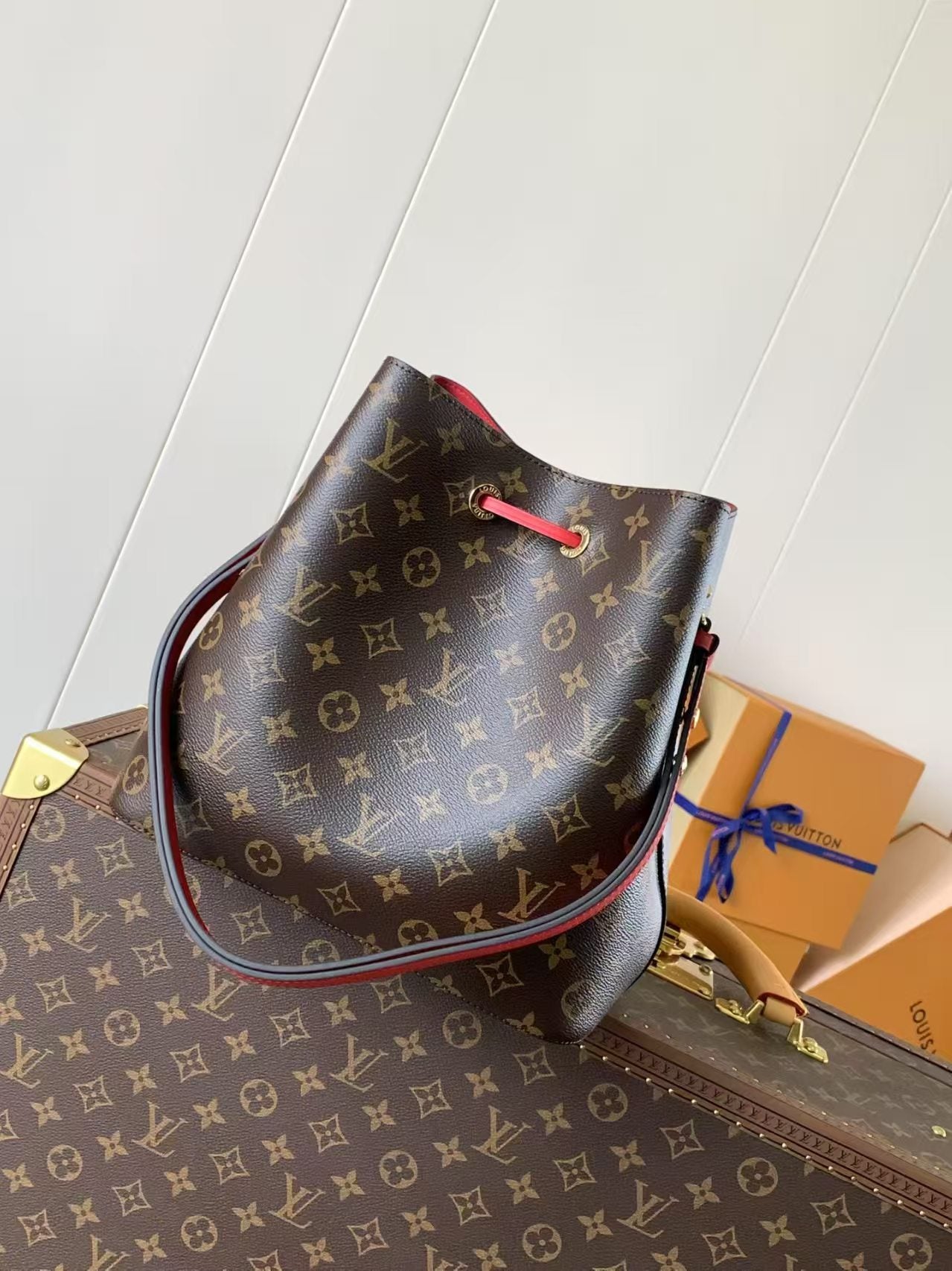 Classic Old Flower Red Bucket Bag