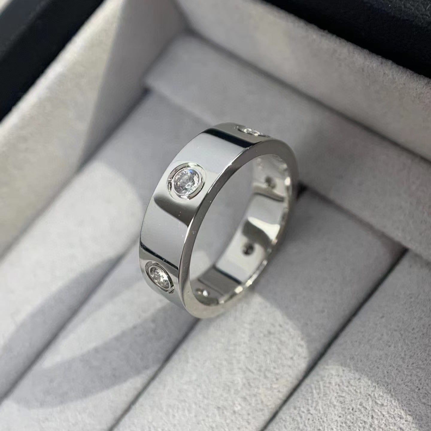 [オーロラ]ラブリング 5.5mm 6ダイヤモンド シルバー
