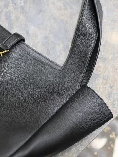 LE 5 À 7 BEA IN GRAINED LEATHER BLACK