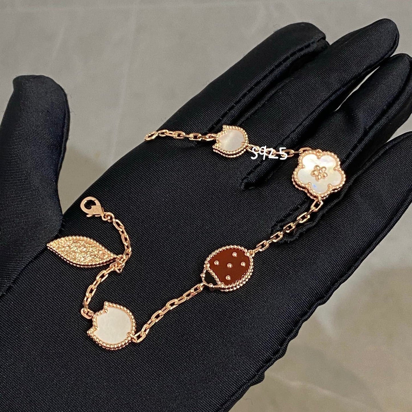 [AURORA]LUCKY SPRING 5 MOTIF BRACELET