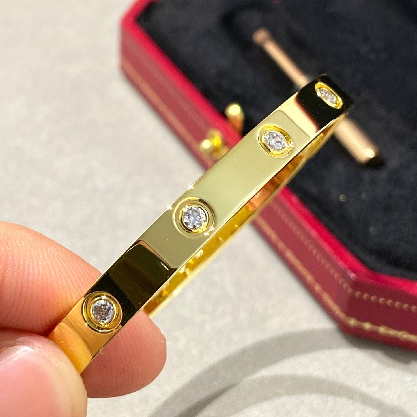[オーロラ]ラブブレスレット 6.1mm 10ダイヤモンド