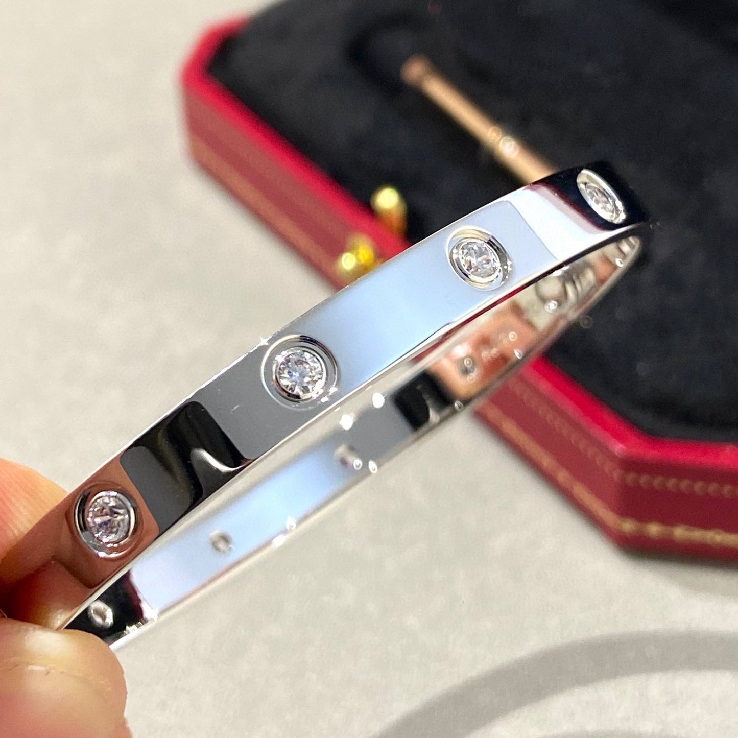 [オーロラ]ラブブレスレット 6.1mm 10ダイヤモンド