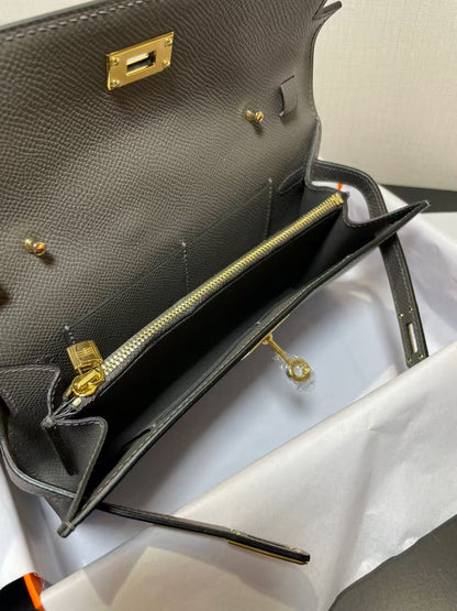 KELLY CLASSIQUE TO GO WALLET EPSOM 20 IN GREY WITH GOLD HARDWARE