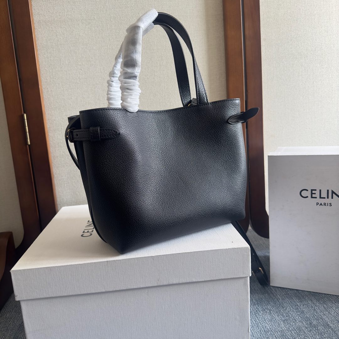 MINI CABAS ANAÏS CUIR TRIOMPHE 20 IN BLACK GRAINED CALFSKIN