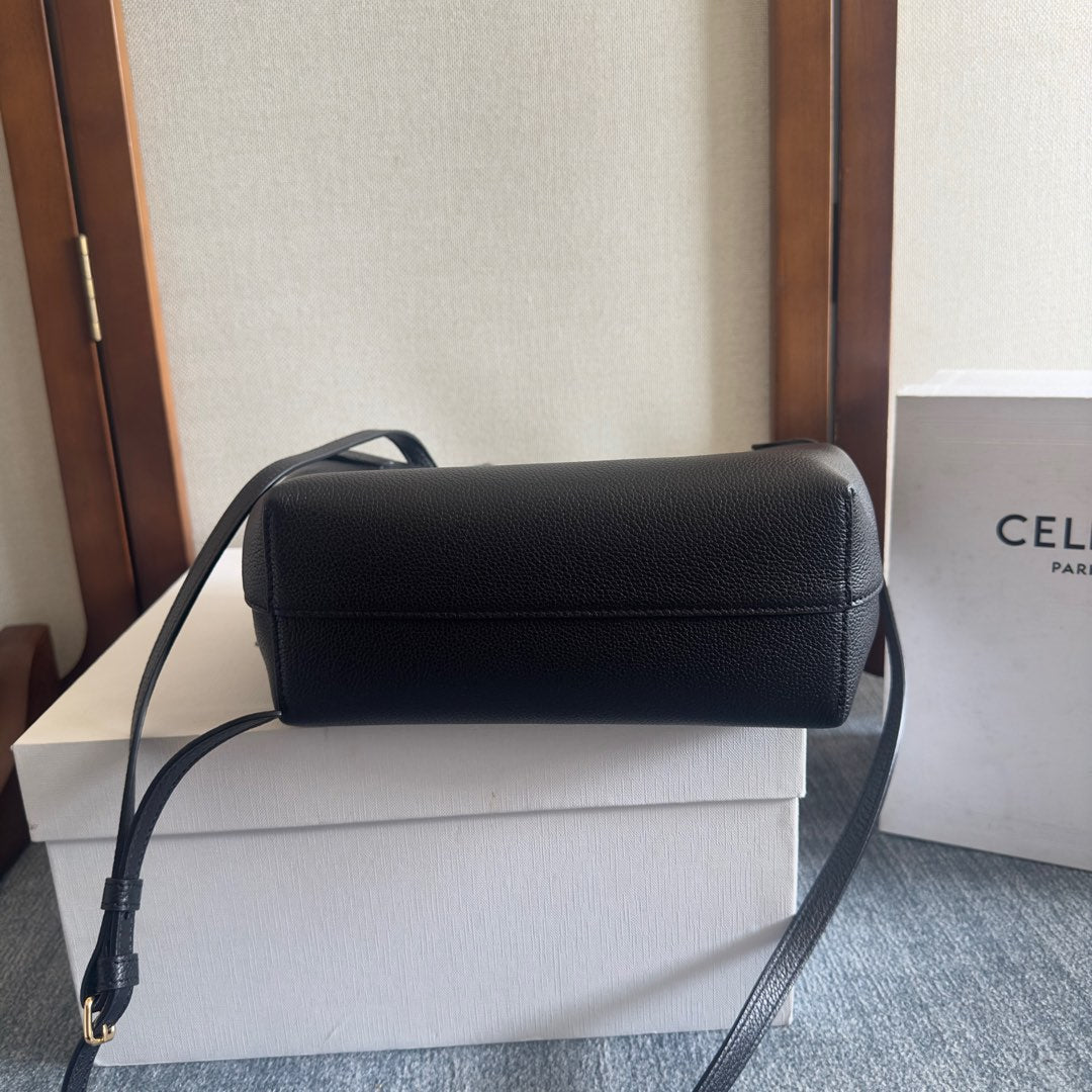 MINI CABAS ANAÏS CUIR TRIOMPHE 20 IN BLACK GRAINED CALFSKIN