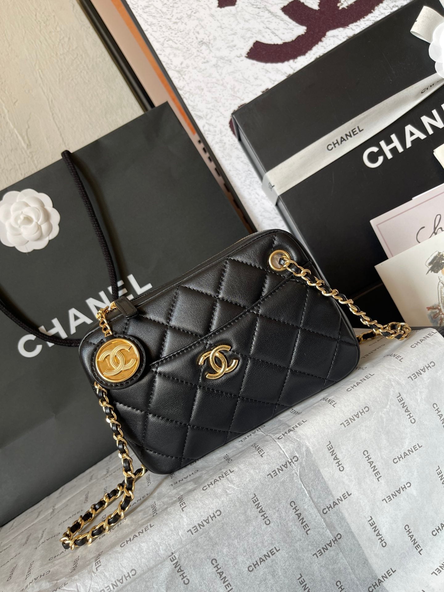 CAMERA BAG 18 IN BLACK QUILTED LAMBSKIN DOUBLE C GOLD COIN