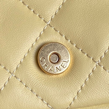 QUILTED HOBO CARGO BAG 31 IN LIGHT YELLOW CALFSKIN GOLD CHAIN
