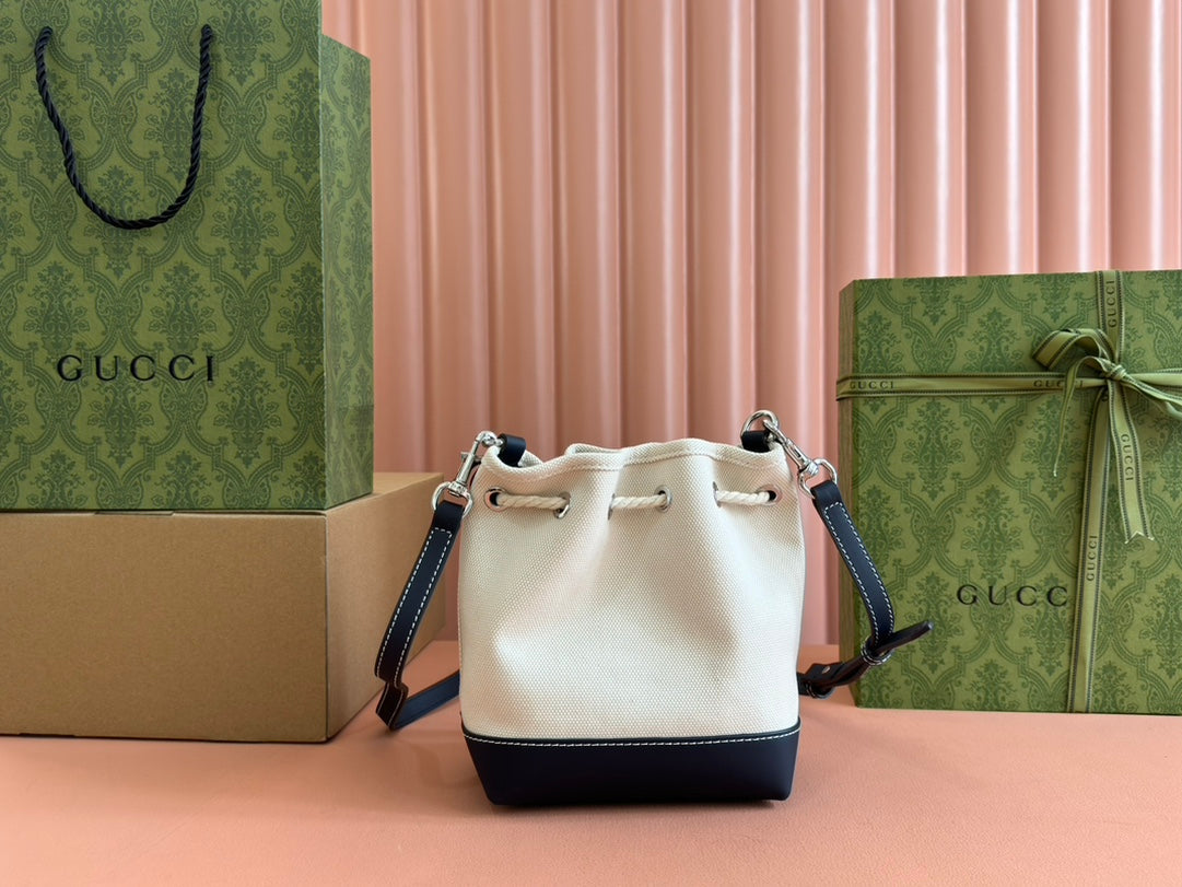 SMALL DRAWSTRING SHOULDER BAG 21 IN WHITE CANVAS DARK BLUE CALFSKIN