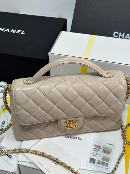 FLAP BAG WITH HANDLE 25 IN BEIGE LAMBSKIN GOLD PLATED METAL