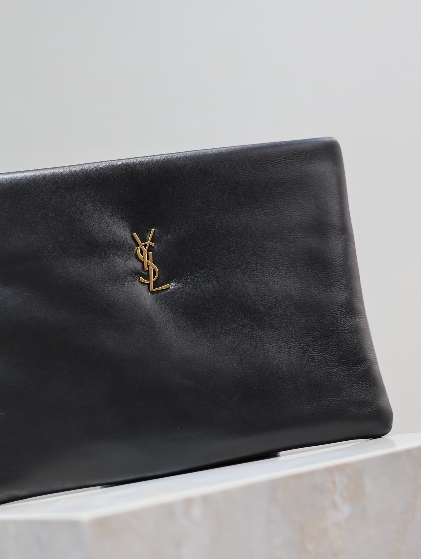 CALYPSO LARGE POUCH 30 IN BLACK SMOOTH LAMBSKIN