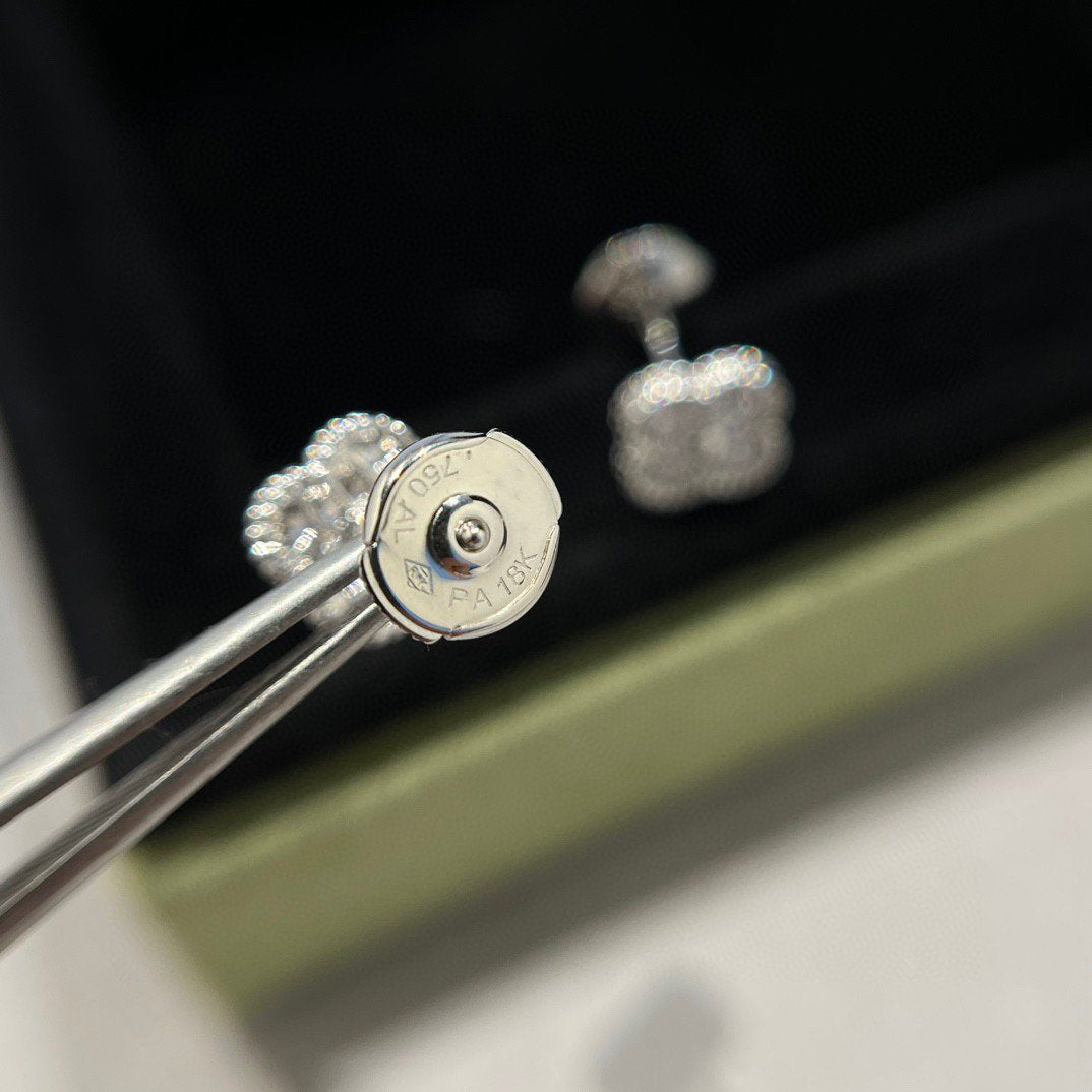 [AURORA]CLOVER MINI DIAMOND STUD EARRINGS